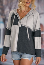 Load image into Gallery viewer, Gray Colorblock Seamed Ribbed Henley Hoodie
